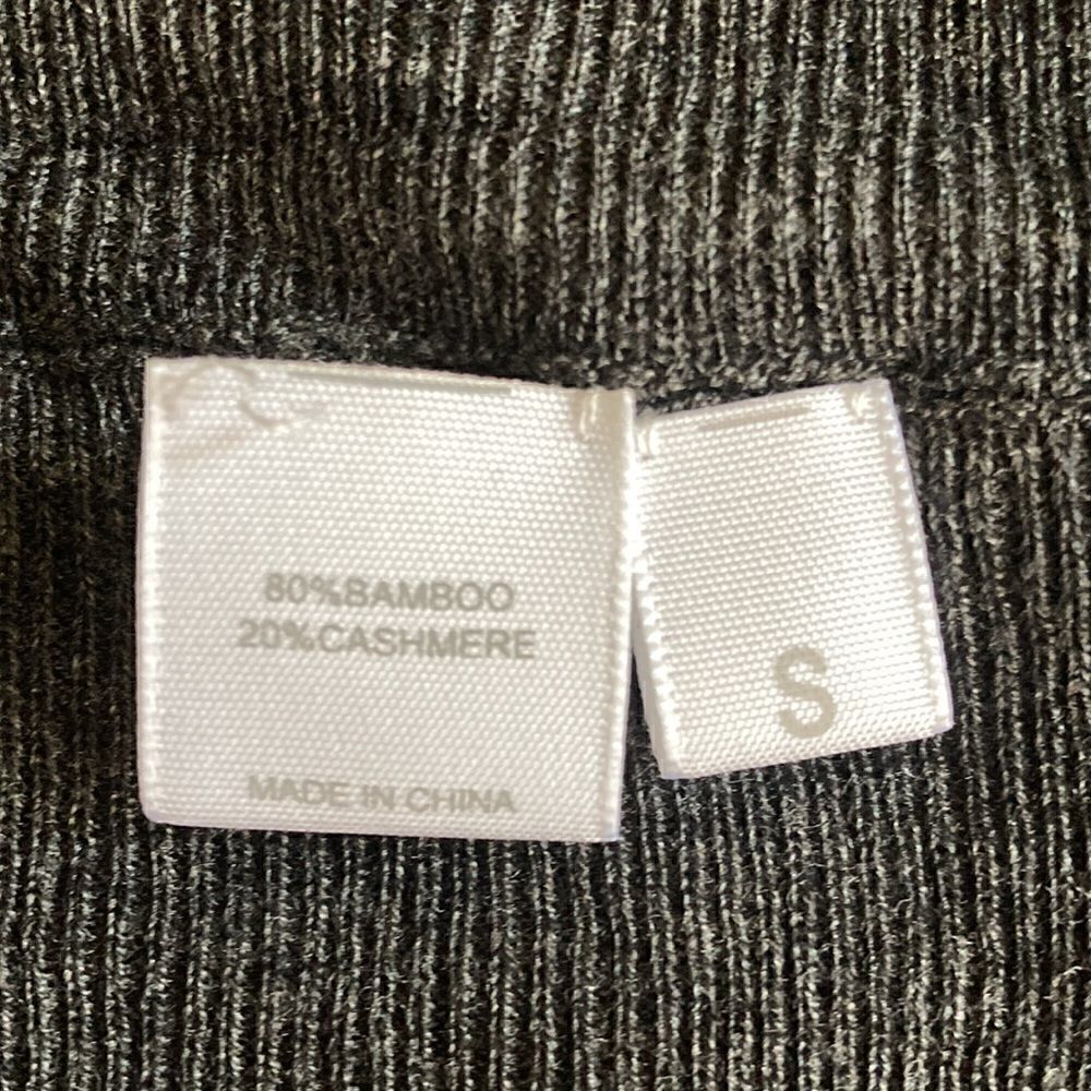 Kokun Women’s Bamboo/Cashmere Turtleneck Sweater in Gray & Purple. Size Small. - Picture 6 of 7